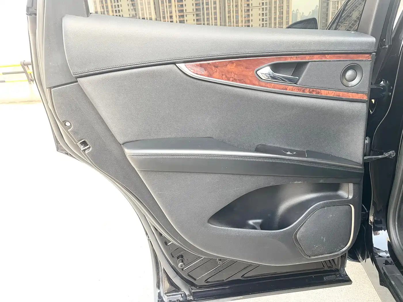 LINCOLN NAVIGATOR (IMPORT)