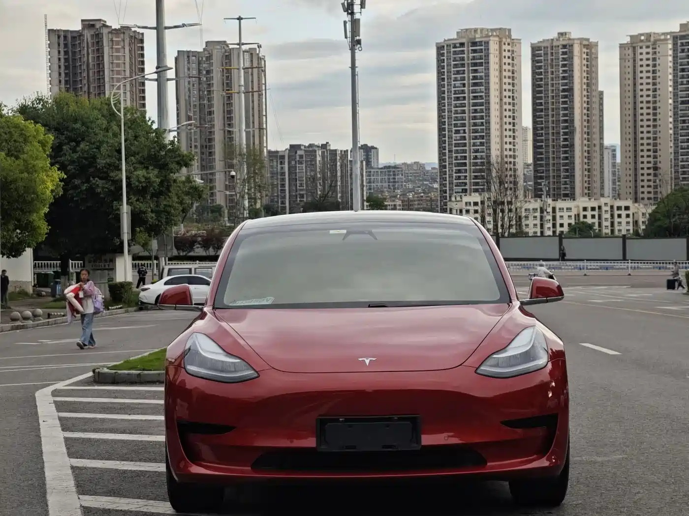 TESLA MODEL 3