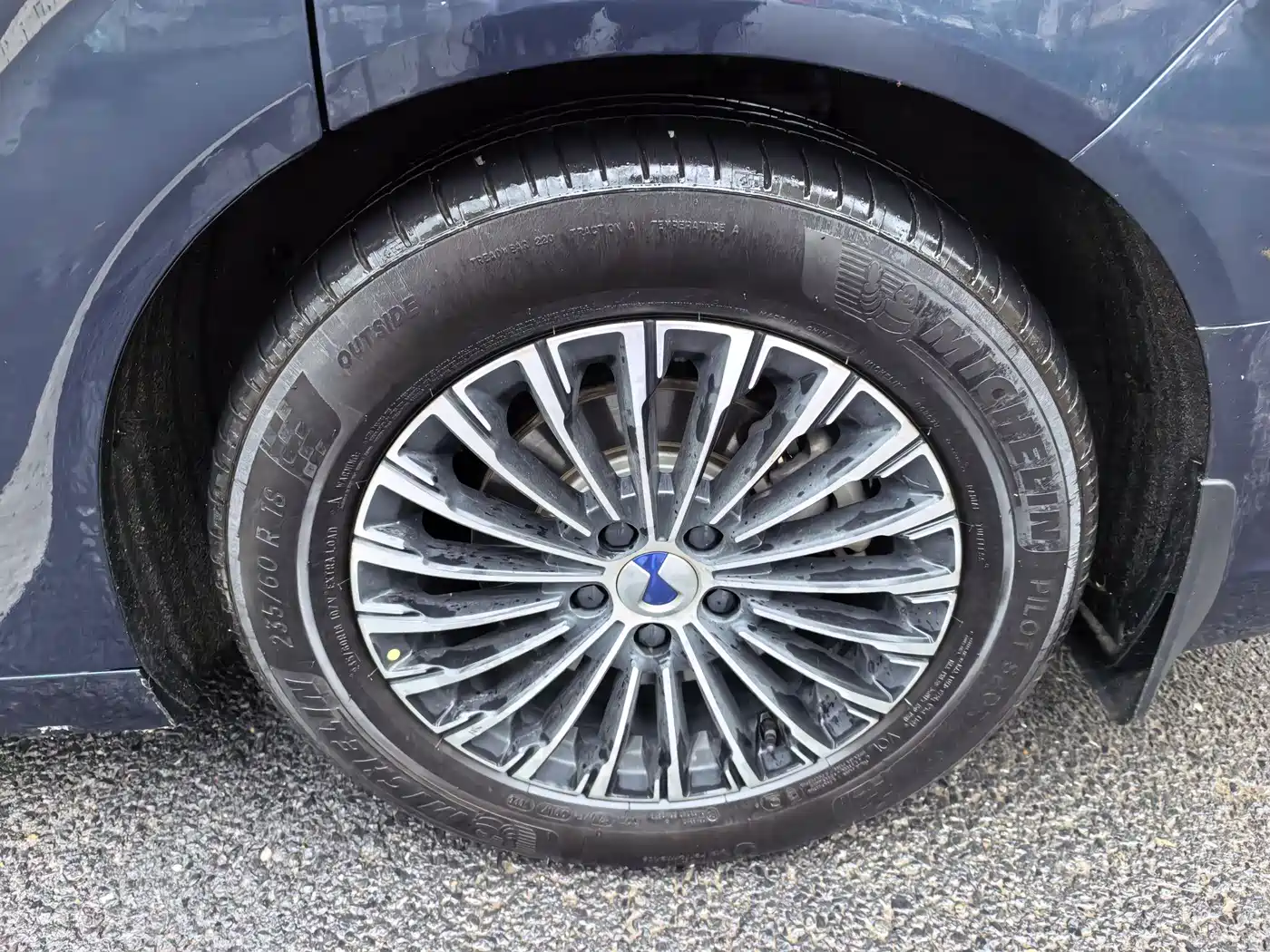 Denza D9 2022 DM-i 970 AWD Flagship фото 12