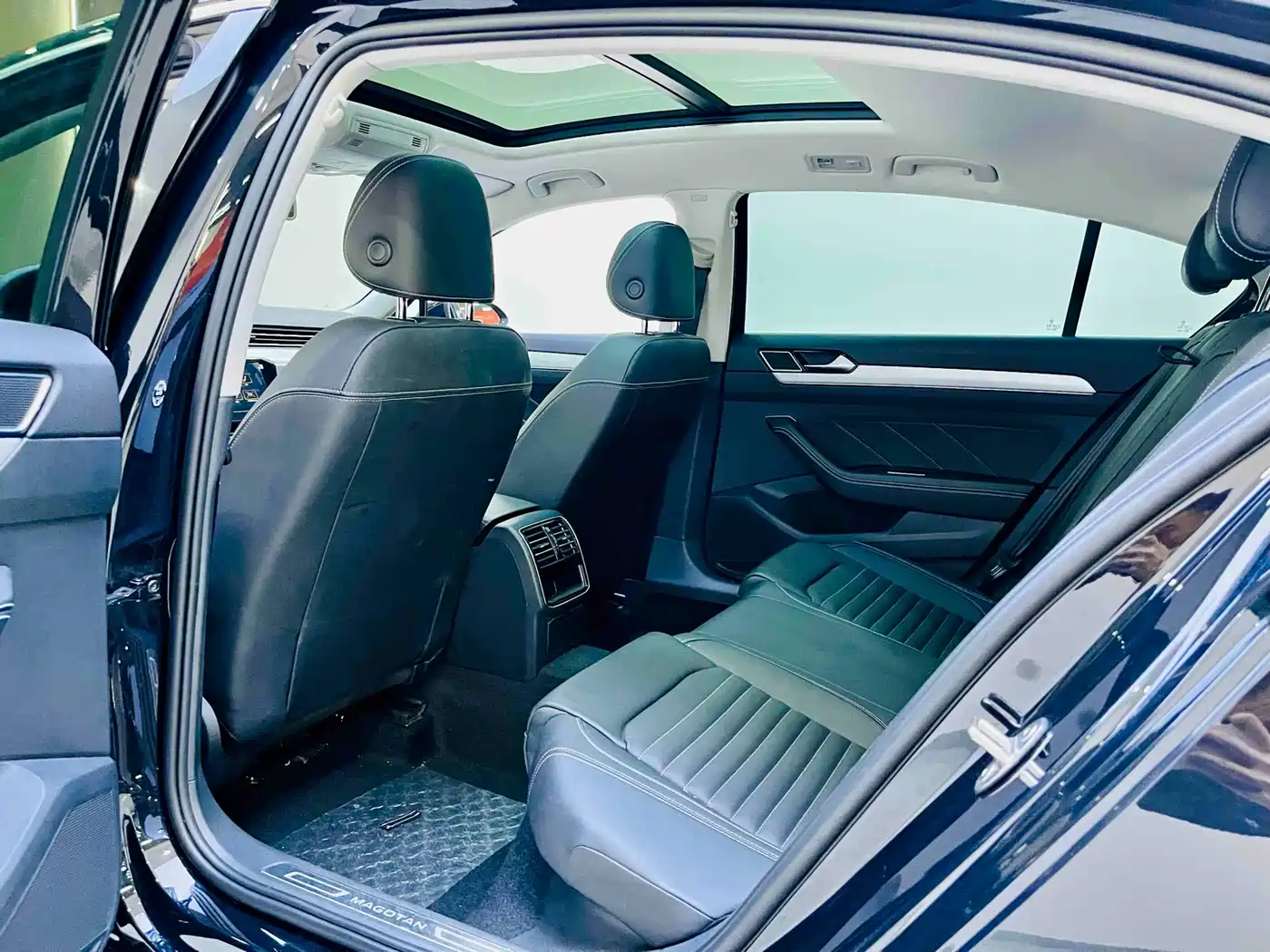 Volkswagen Magotan 2023 2 Million Units Commemorative Edition 280TSI DSG Comfort фото 8