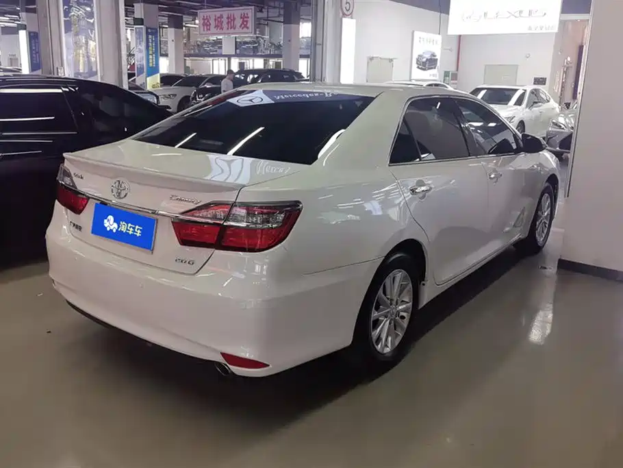 Toyota Camry 2015 2.0E Elite Edition фото 3