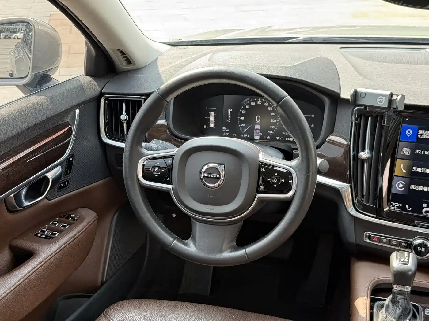 Фото 10 - Volvo S90