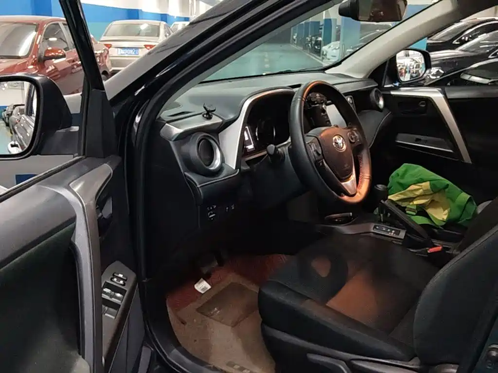 Photo 19 - Toyota RAV4