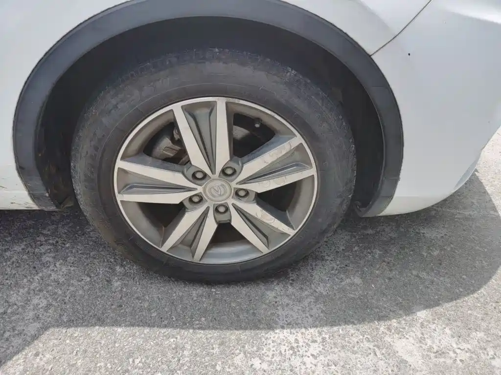 Photo 26 - Changan Eado XT