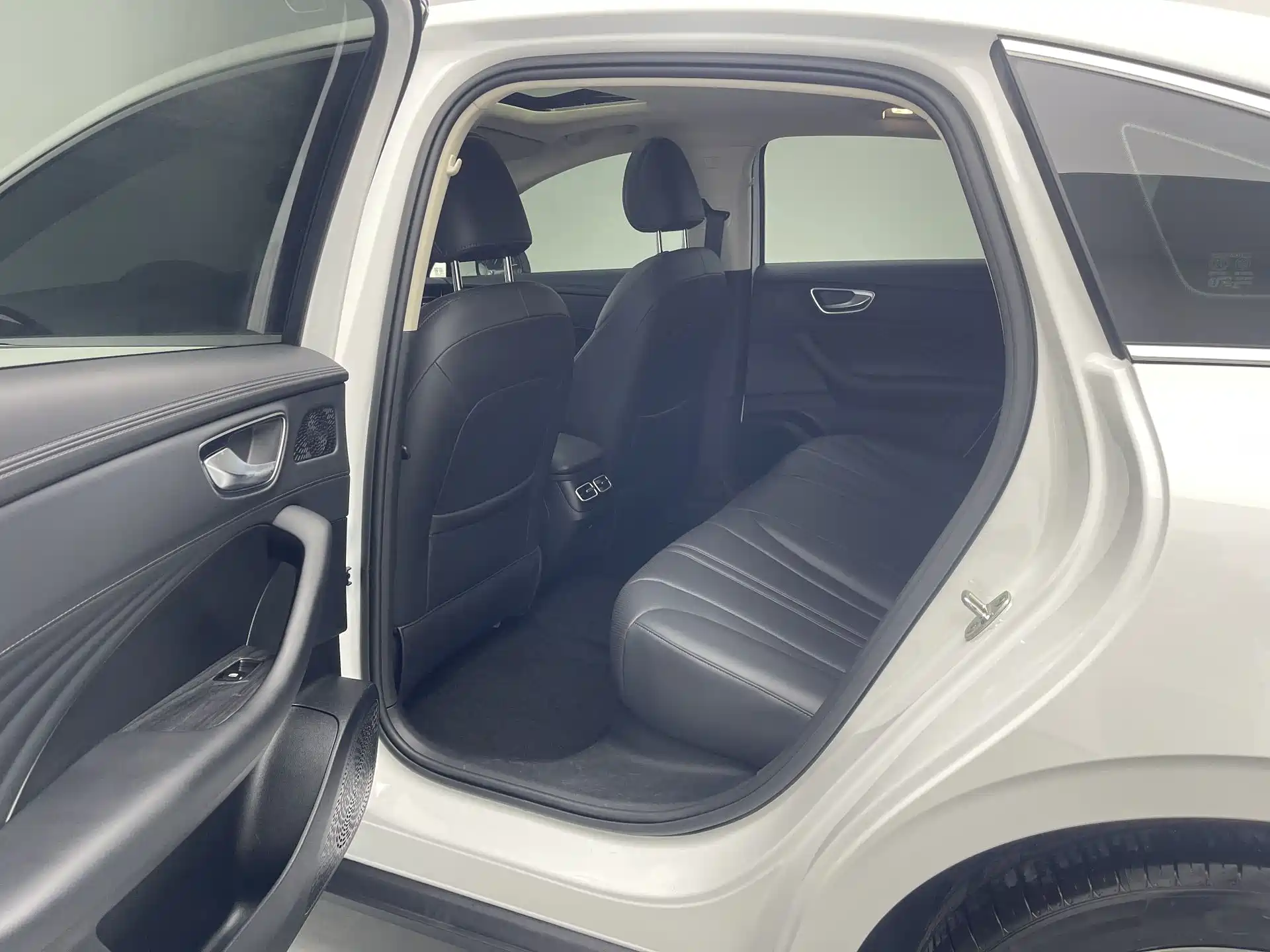 Фото 9 - Roewe D7
