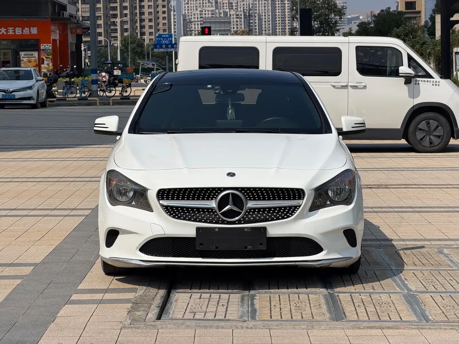 Photo 2 - Mercedes-Benz CLA (Import)