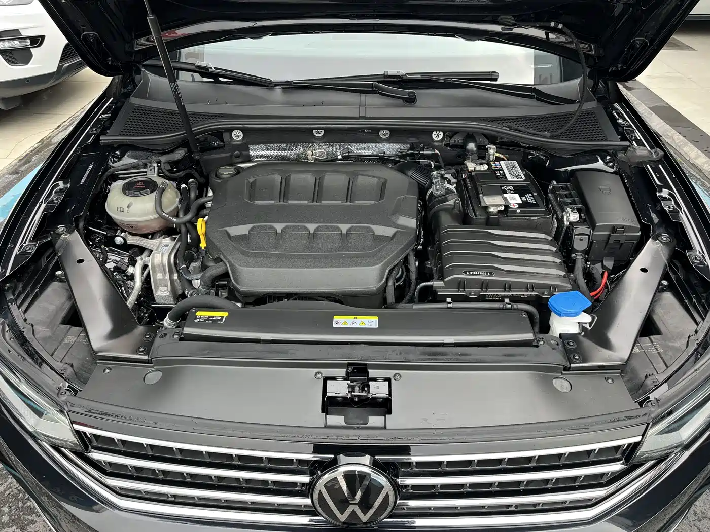 Volkswagen Magotan 2023 Model 2 Million Commemorative Edition 330TSI DSG Luxury фото 16