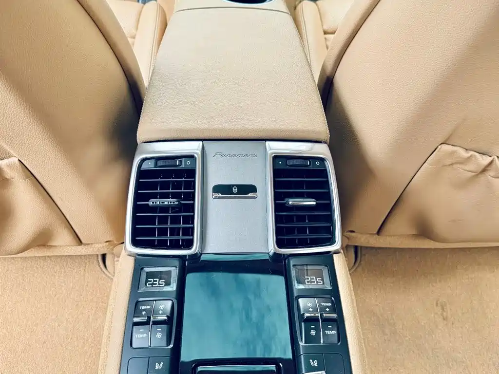 Porsche Panamera 2014 Panamera 3.0T фото 15
