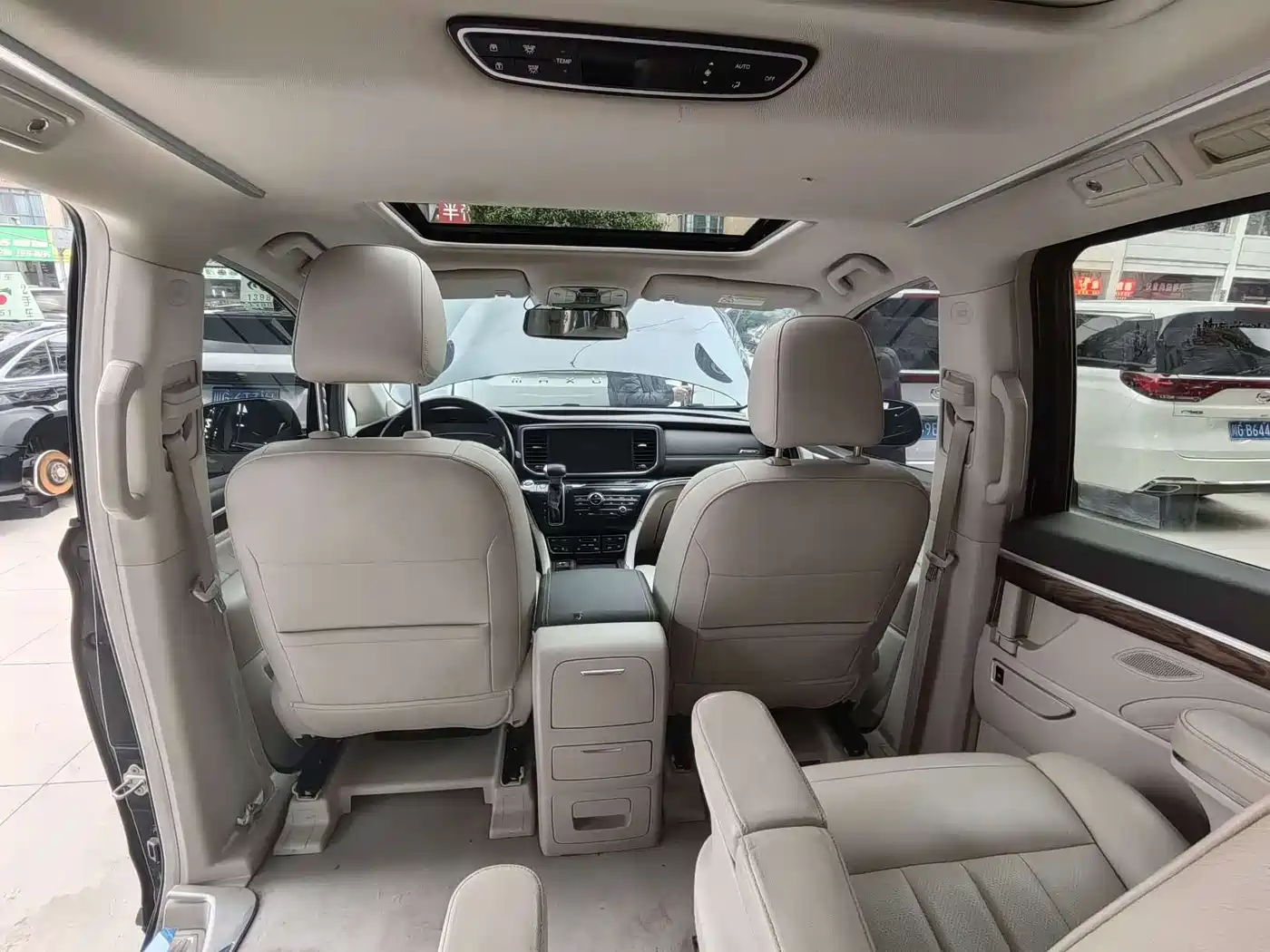 GAC Trumpchi Trumpchi M8 2018 320T Premium Edition фото 10