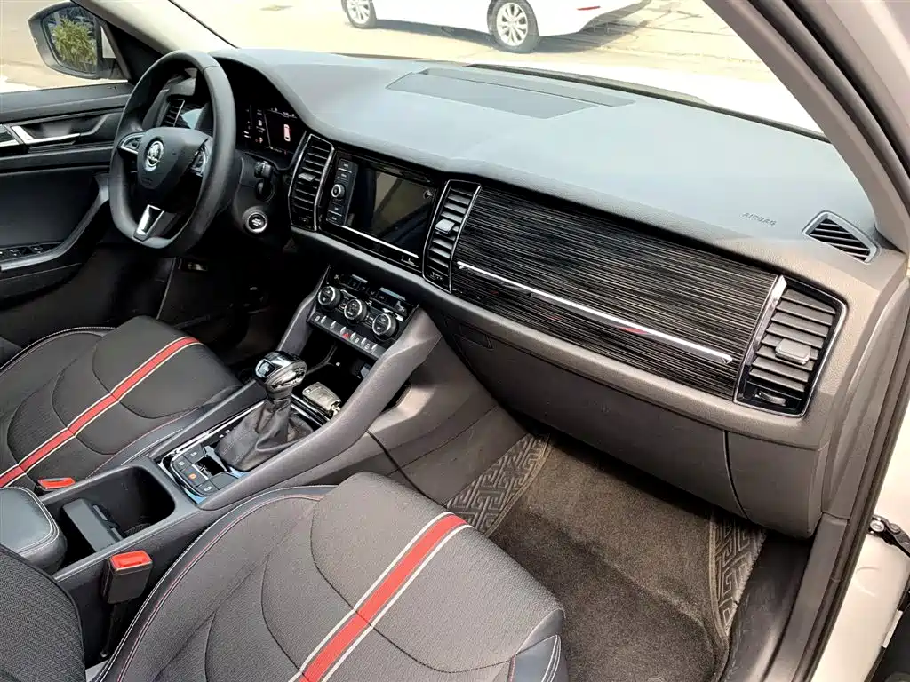 Škoda Kodiaq GT 2019 TSI330 2WD Comfort Edition China VI фото 13
