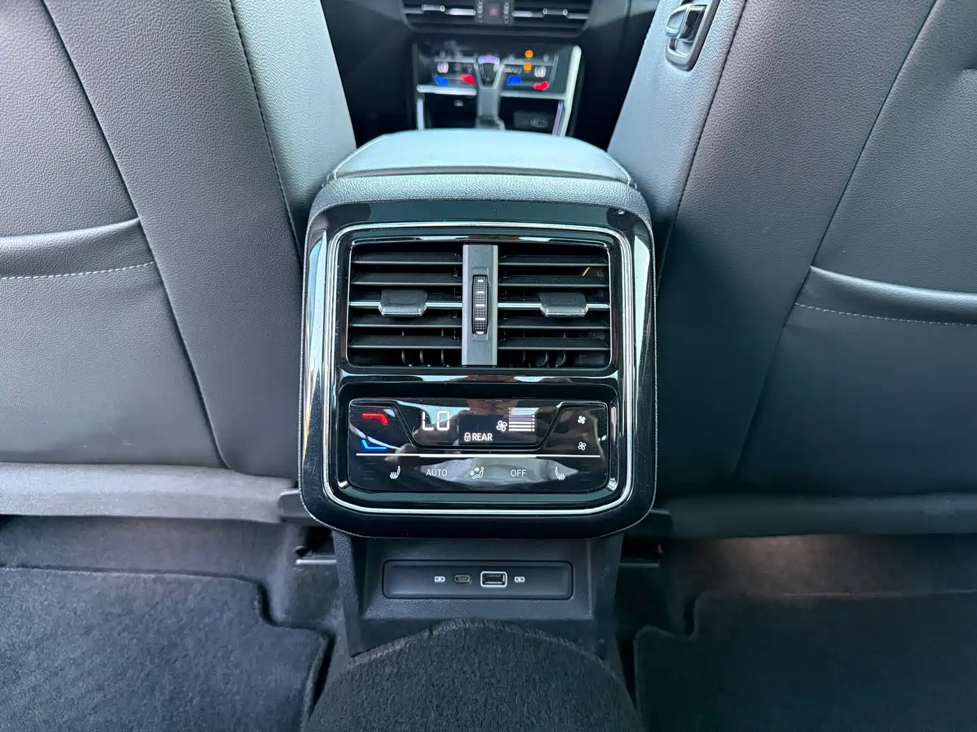 Volkswagen Passat 2022 380TSI Flagship Edition фото 11