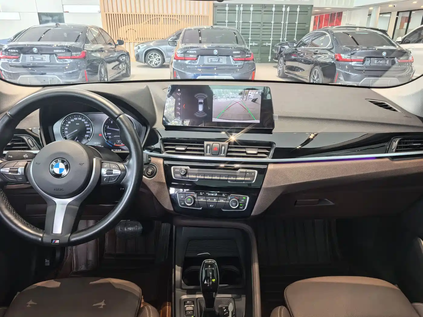 BMW X1 2022 sDrive25Li Leading фото 17