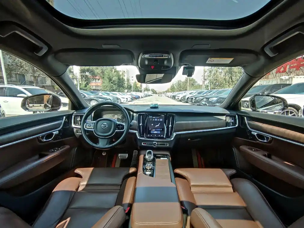 Фото 9 - Volvo S90