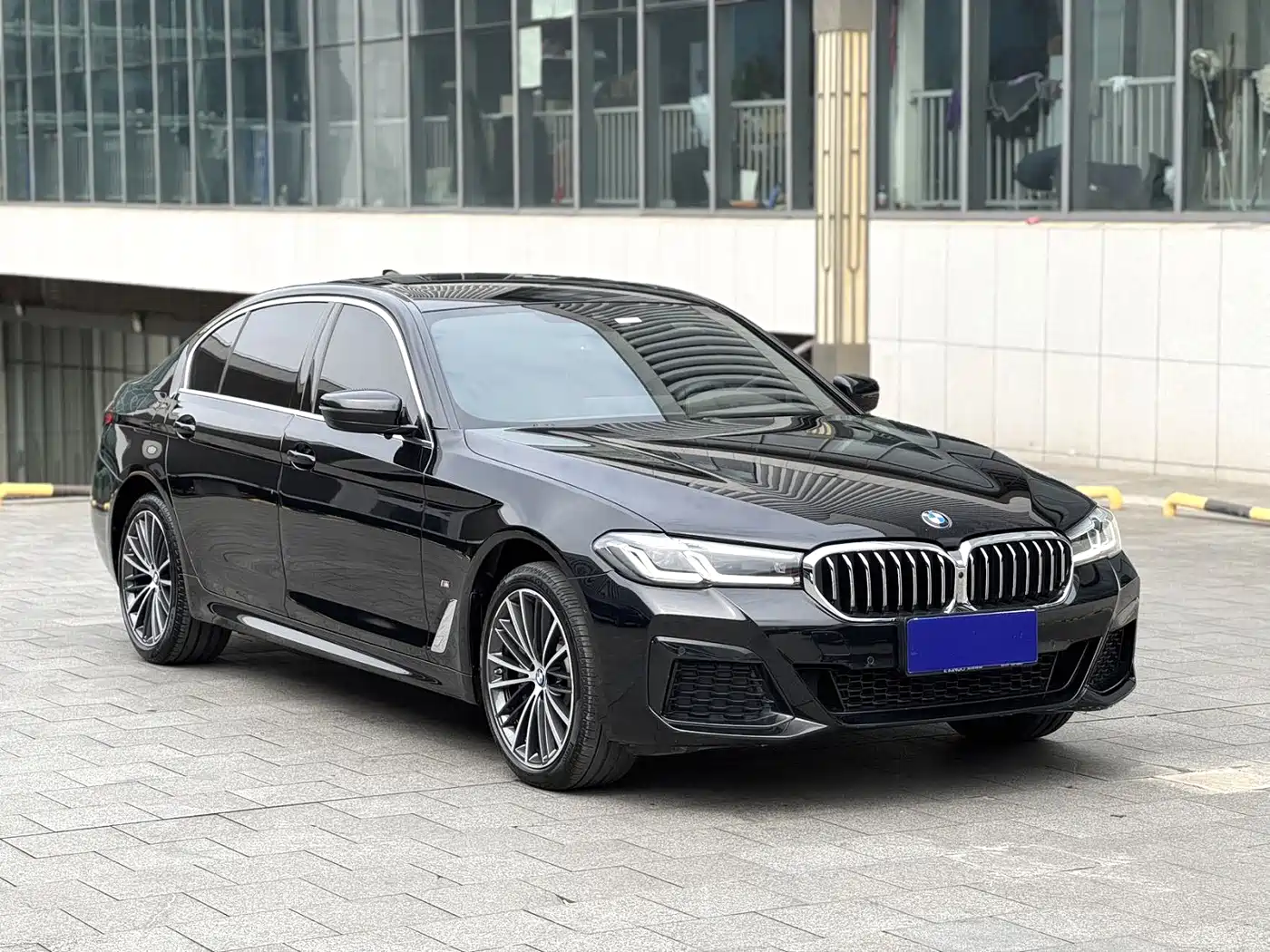 BMW 5 Series 2023 530Li Leading M Sport Package фото 3
