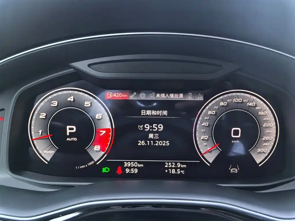 Audi SQ7 2024 4.0 TFSI фото 6