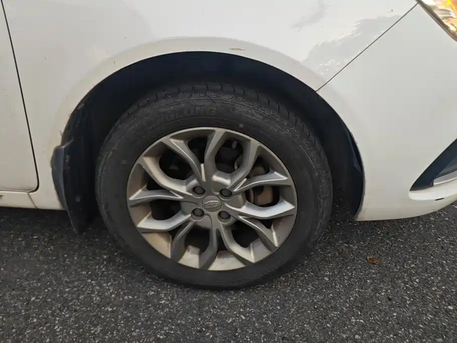 Фото 6 - Geely Vision