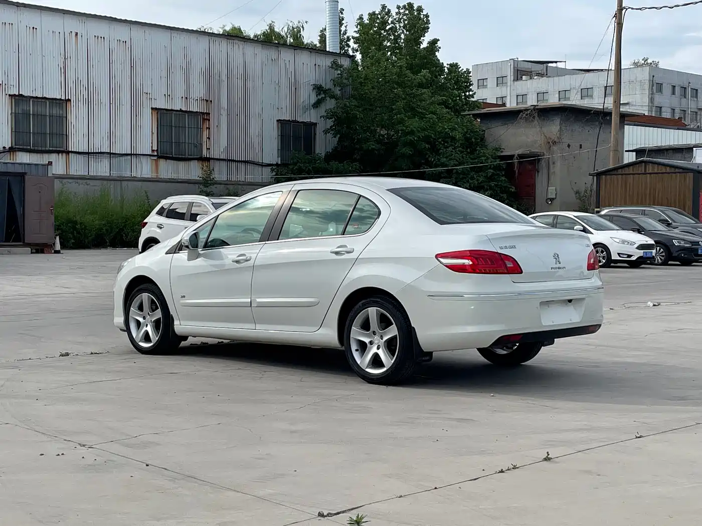 Peugeot 408 2013 2.0L Automatic Comfort Edition фото 4