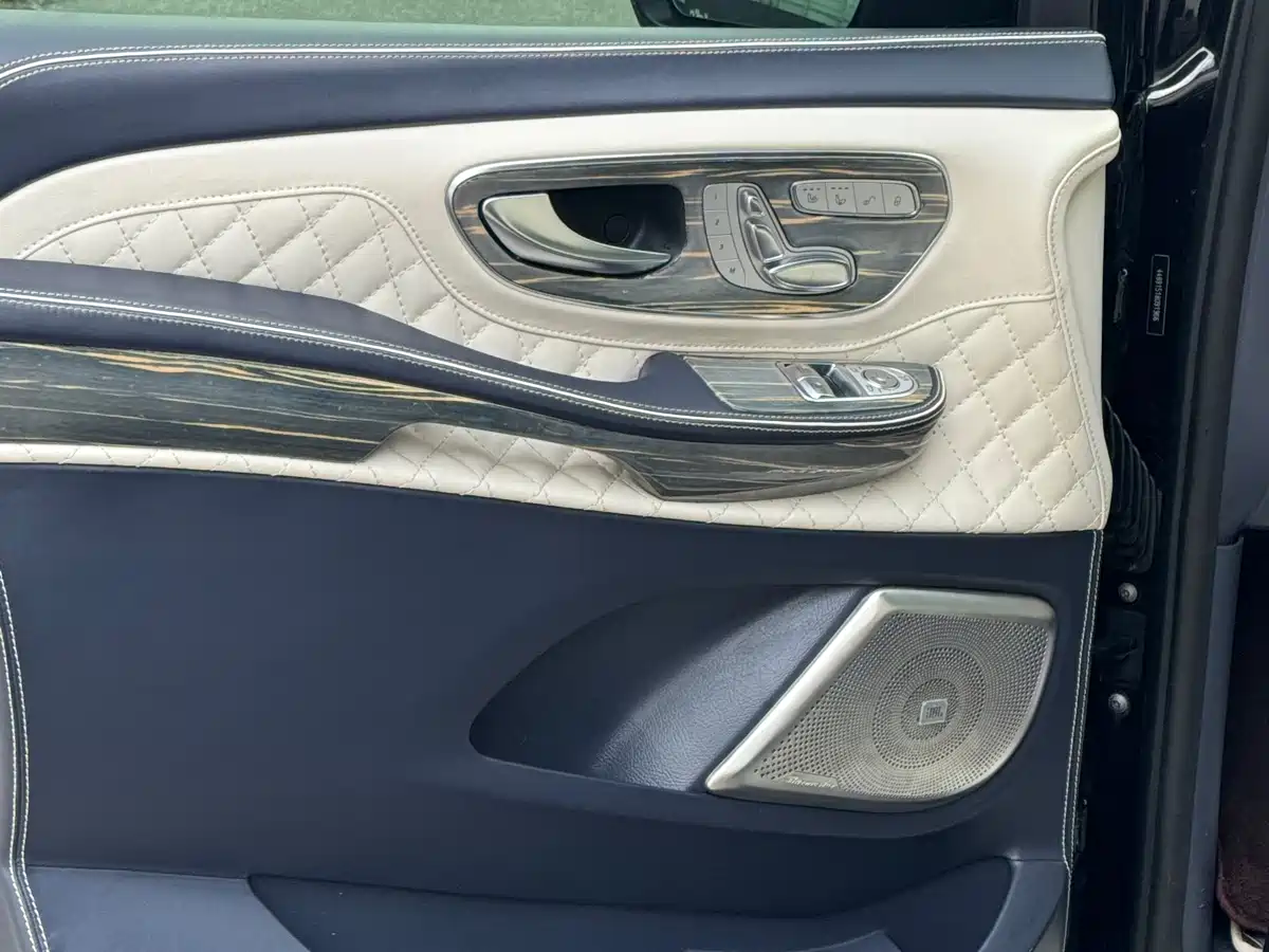 Mercedes-Benz V-Class 2020 Model V 260 L Long Wheelbase Luxury фото 16