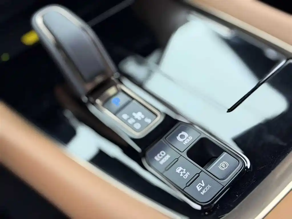 Toyota Alphard 2024 Hybrid 2.5L Ultimate Enjoyment Edition фото 21