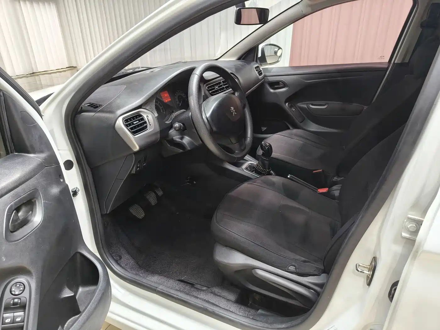 Peugeot 301 2016 1.6L Manual Comfort Edition фото 9