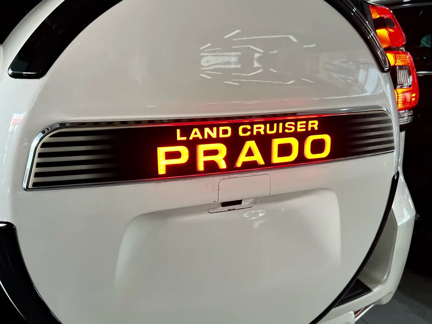 Toyota Prado 2018 3.5L Automatic TX-L Rear-mounted Spare Tire фото 17