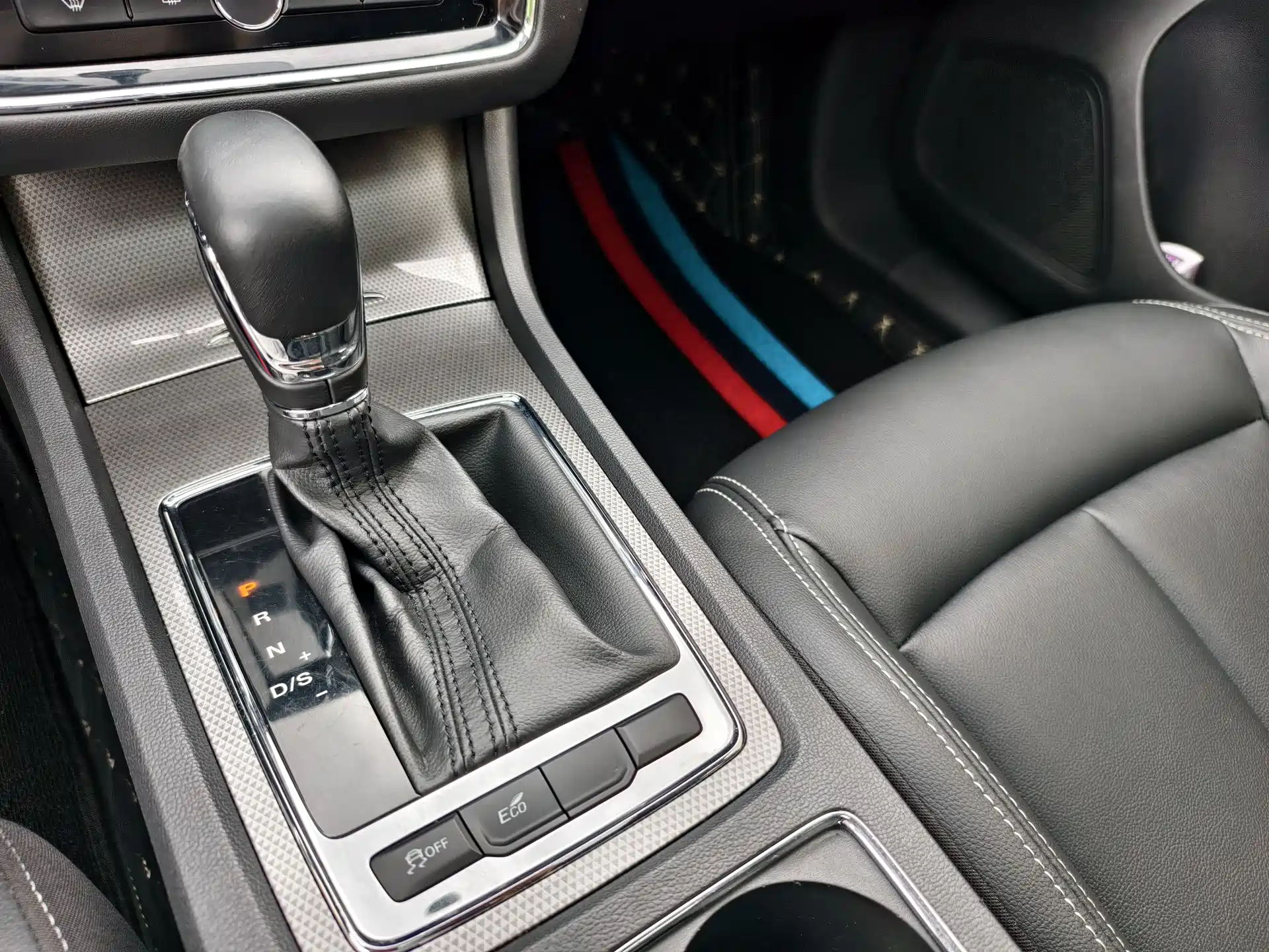 Фото 30 - Roewe i6