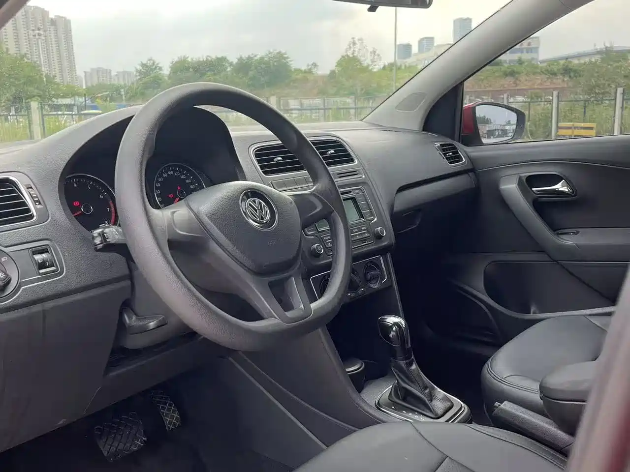 Volkswagen Polo 2014 1.6L Automatic Comfort Edition фото 7