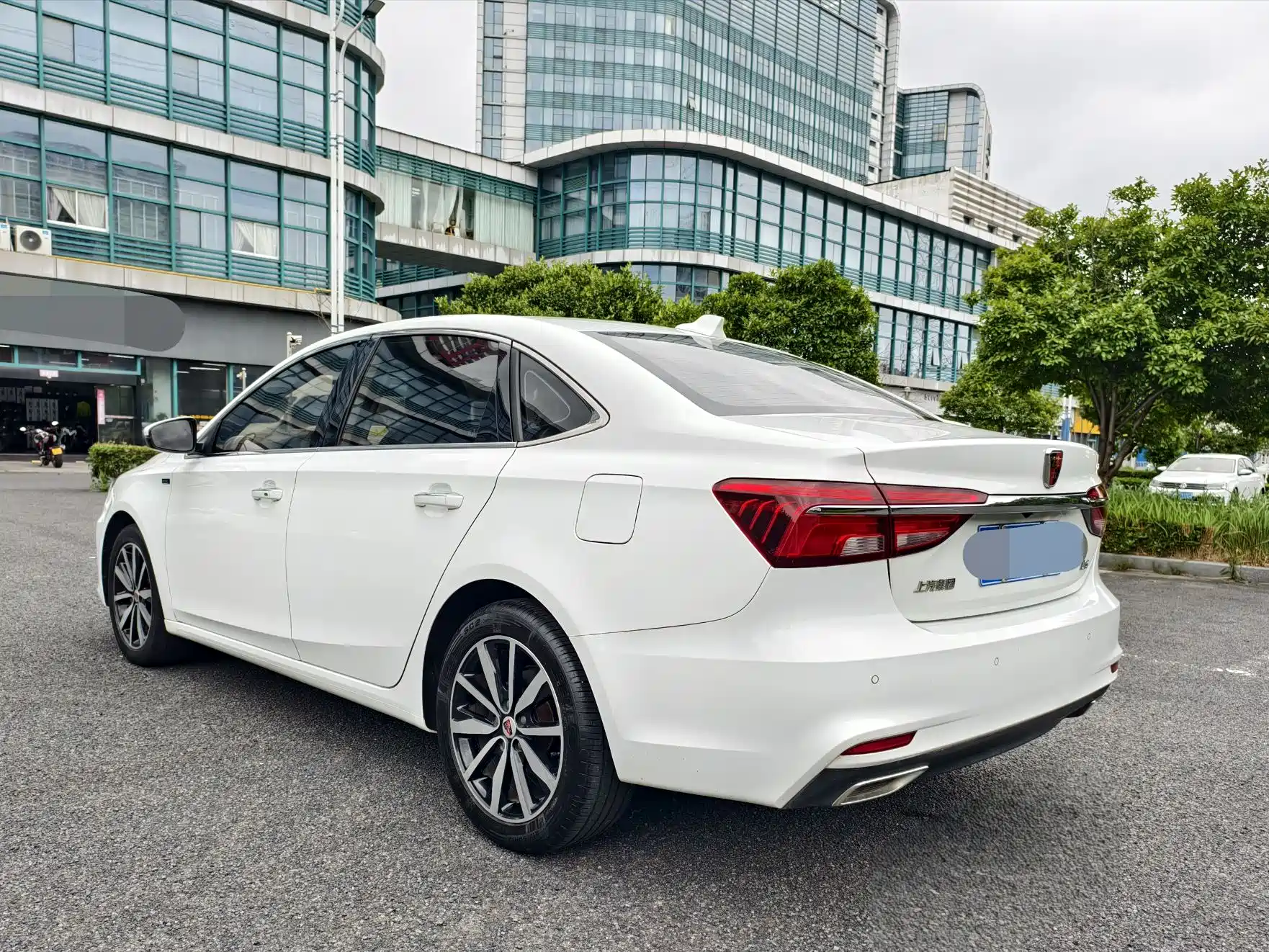 Фото 7 - Roewe i6