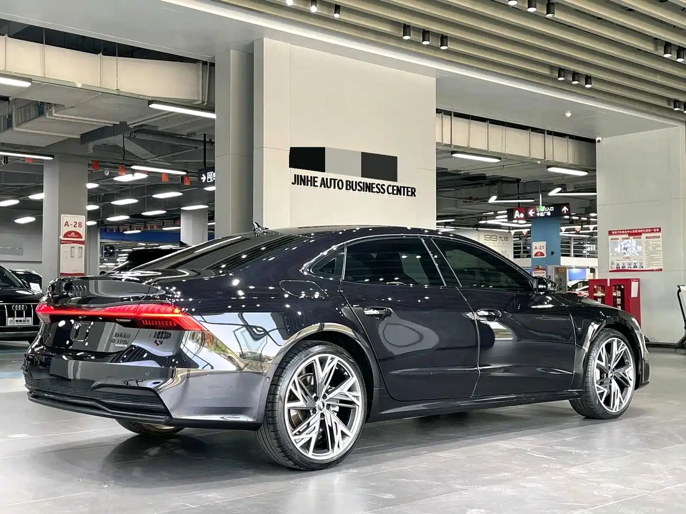 Audi A7L 2023 55 TFSI quattro S-line Black Warrior Edition фото 8