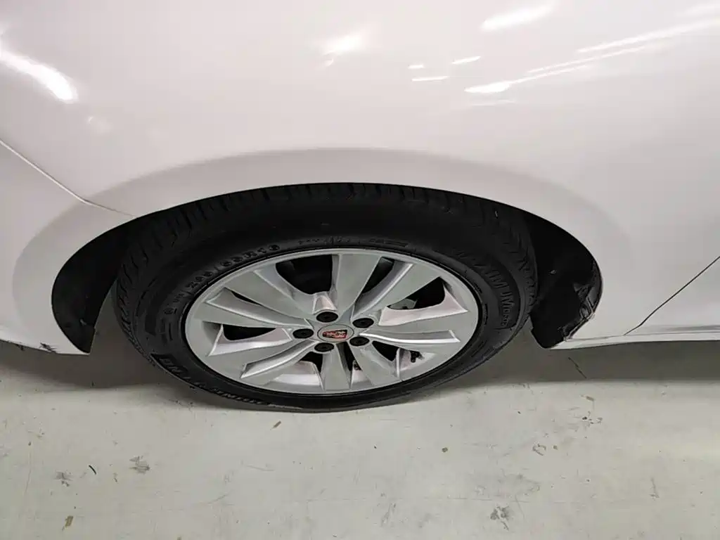 Фото 23 - Roewe 360