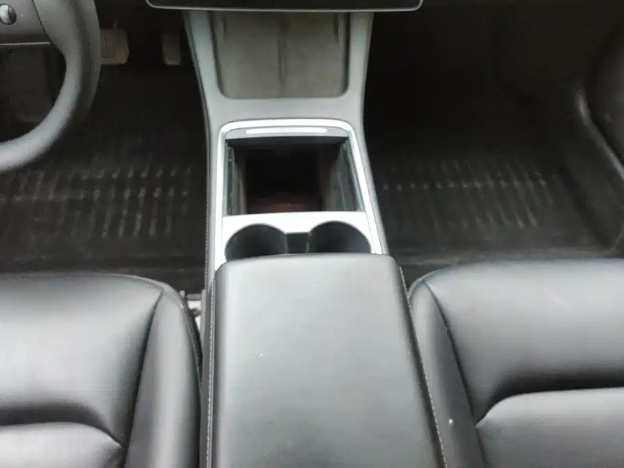Фото 16 - Tesla Model 3