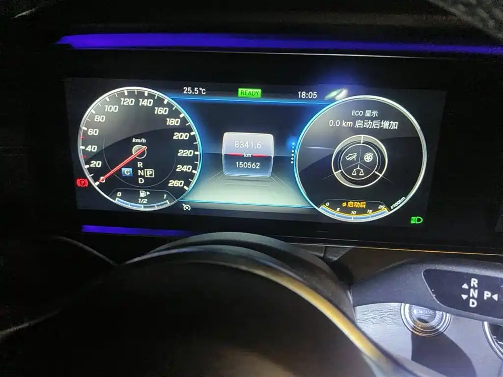 Фото 4 - Mercedes-Benz E-Class