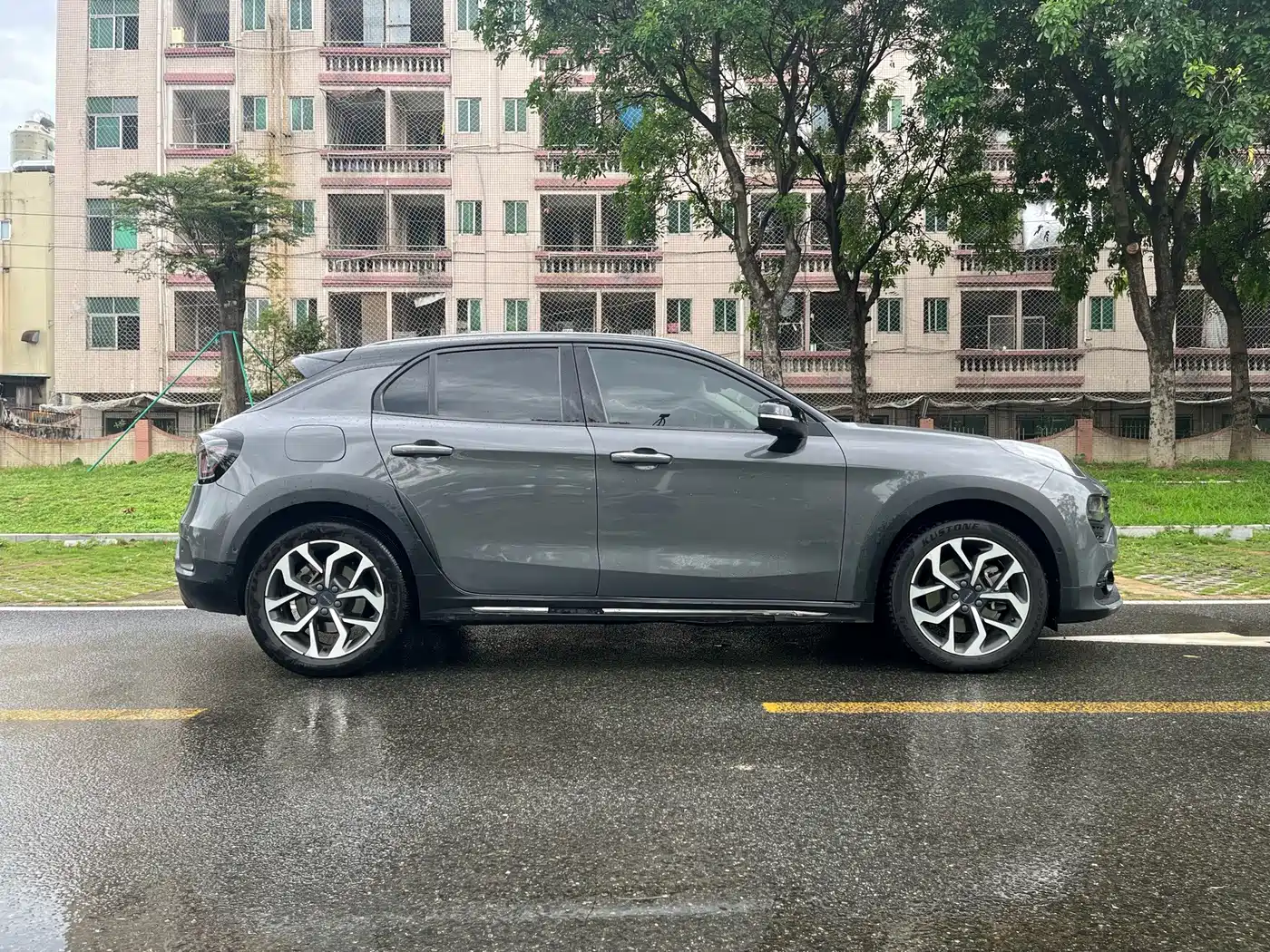 Photo 4 - Lynk & Co 02