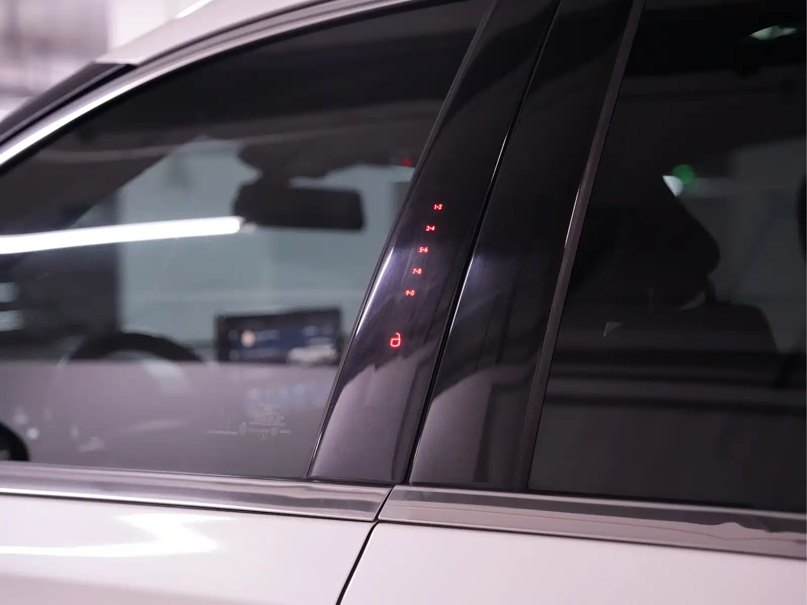 Photo 14 - Lincoln Aviator