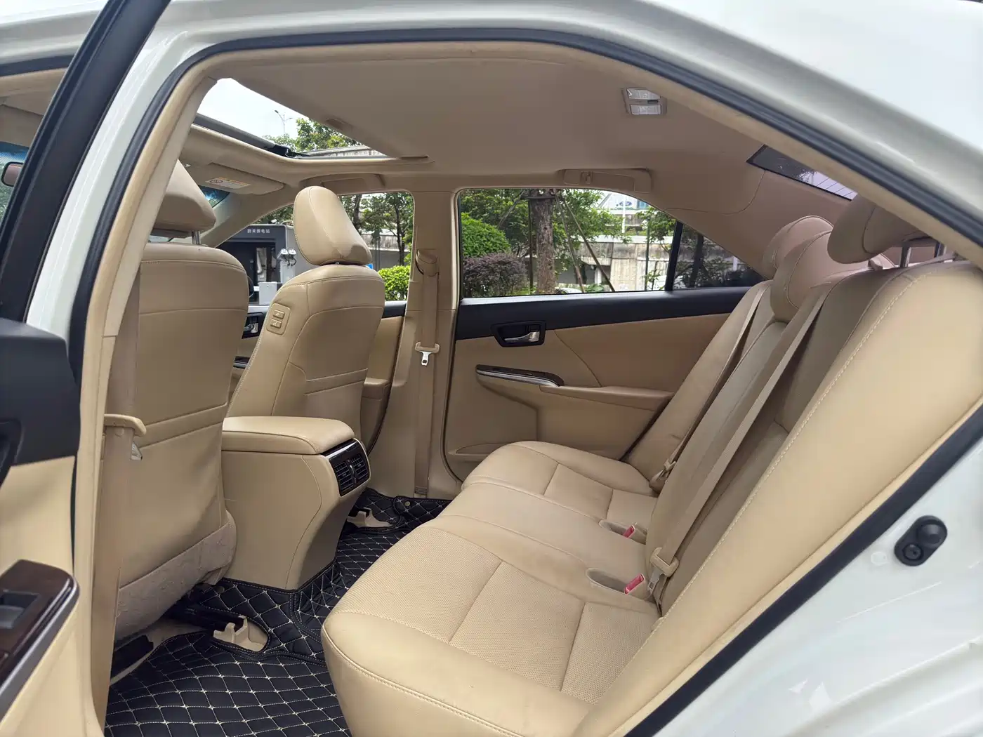 Toyota Camry 2015 2.0G Leading Edition фото 10