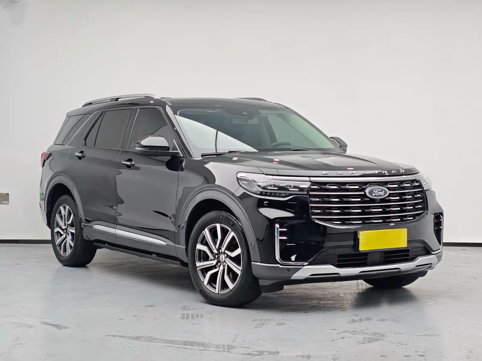 Фото 3 - Ford Explorer