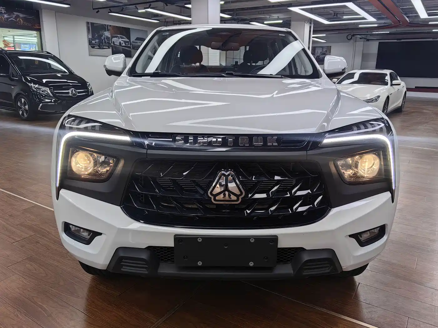 Sinotruk Bosheng 2025 2024 Commercial 2.0T Automatic Diesel 4WD Long Wheelbase Luxury Edition