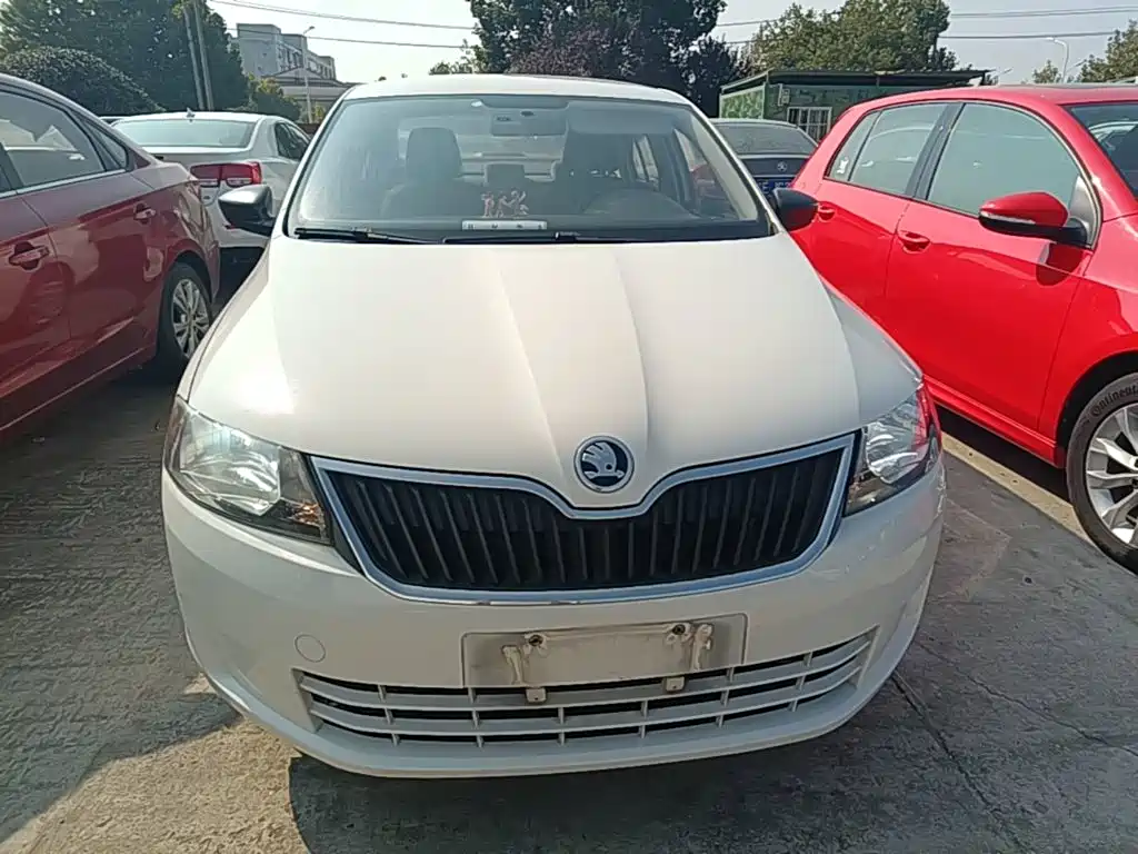 صورة 3 - Škoda Rapid