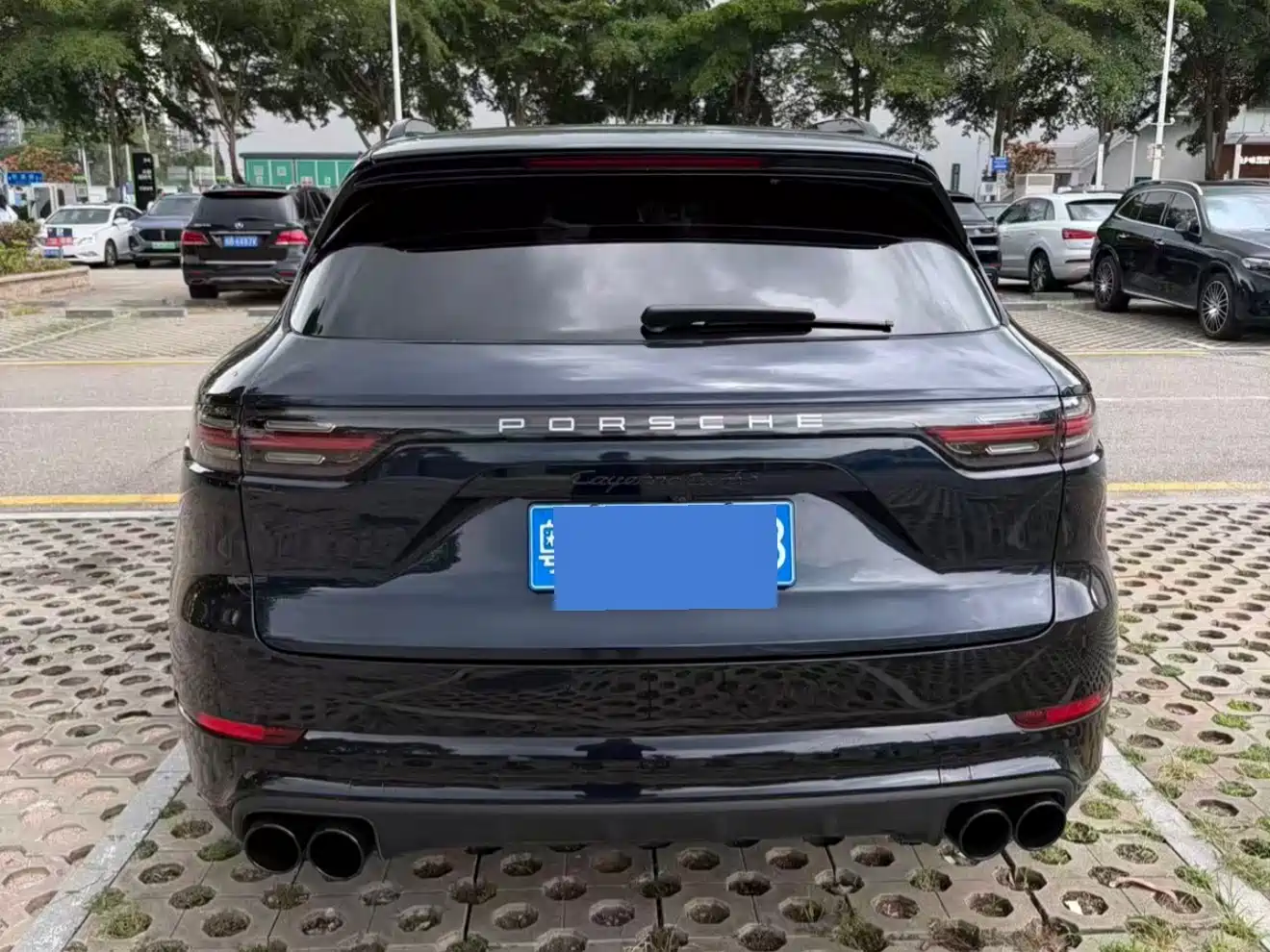 Photo 6 - Porsche Cayenne