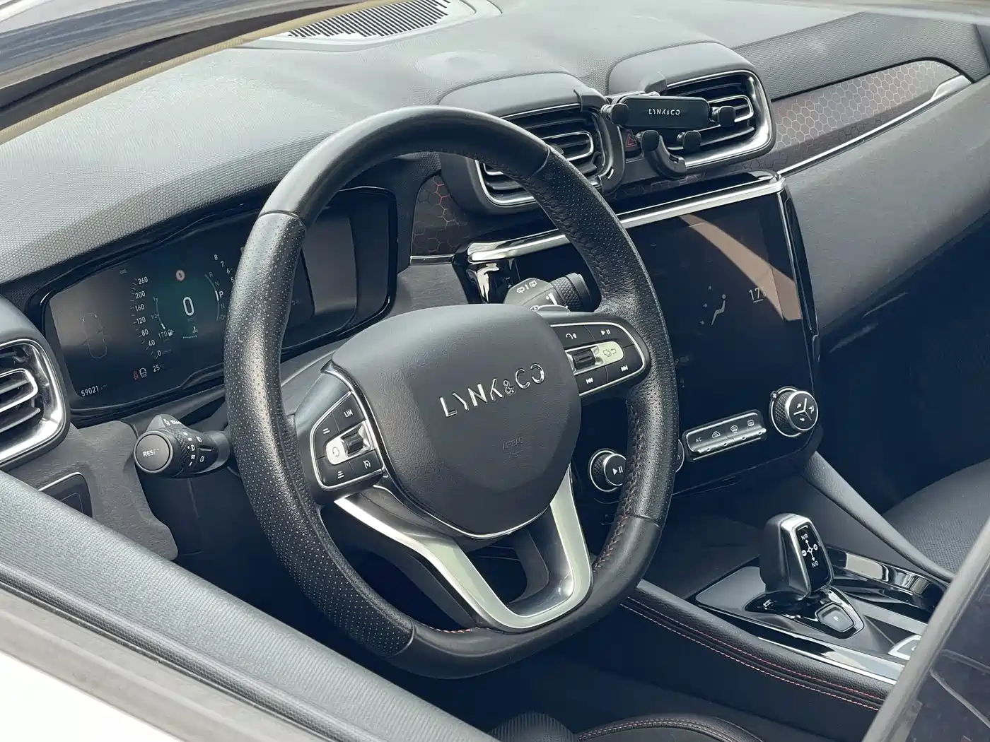 Lynk & Co 02 2019 1.5T DCT FWD Jin Pro Version China VI фото 13