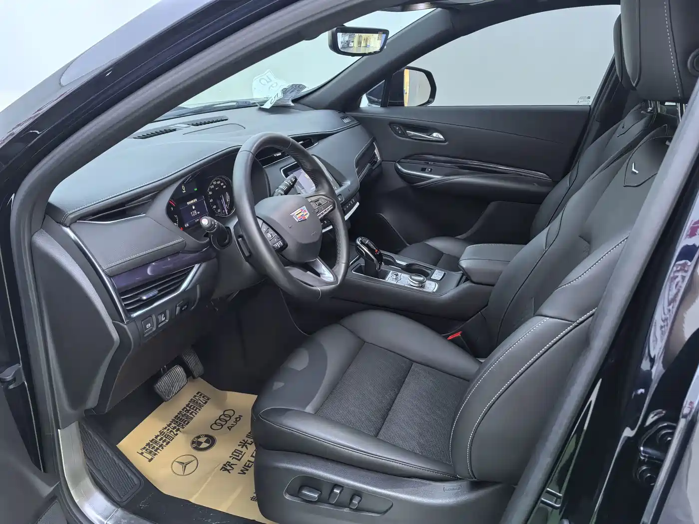 Фото 6 - Cadillac XT4