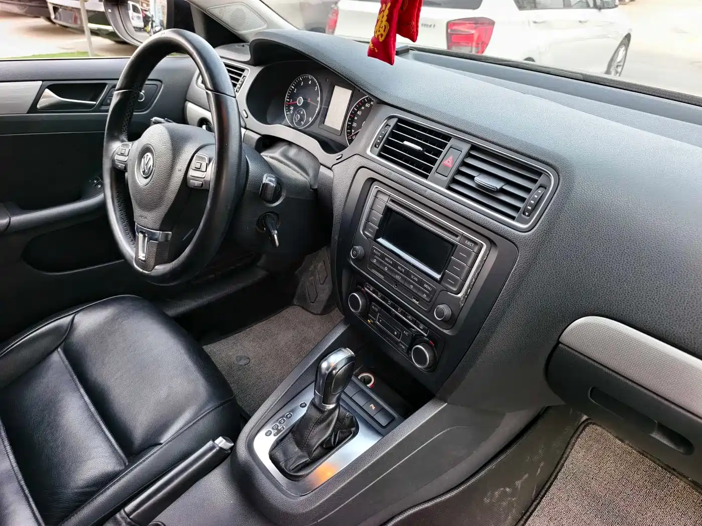 Volkswagen Sagitar 2012 1.4TSI Automatic Luxury фото 14