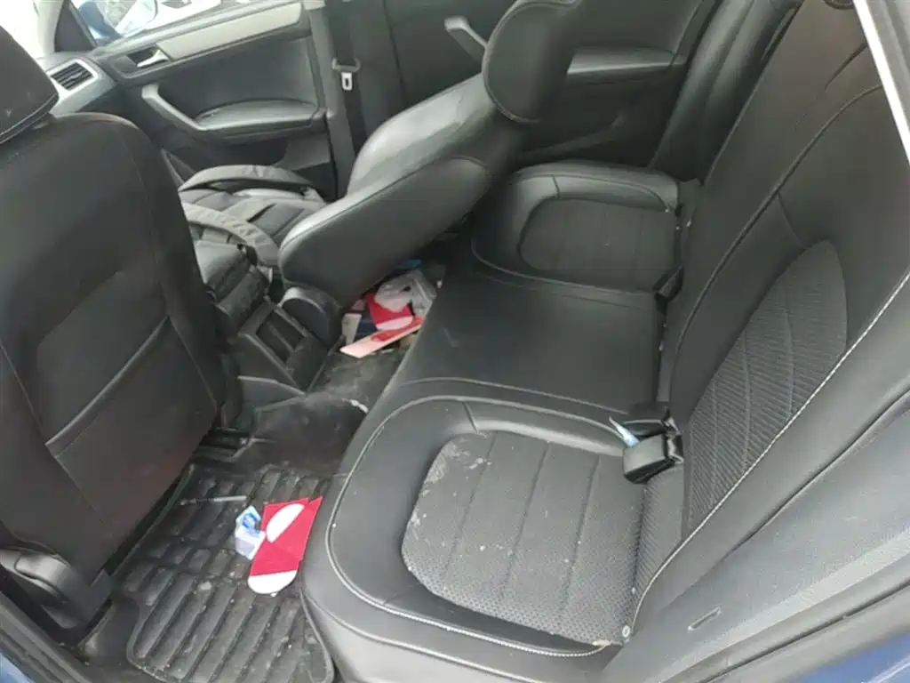 Škoda Skoda Rapid Spaceback 2016 1.6L Manual Pioneer Edition фото 17