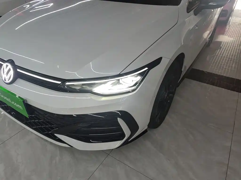 Volkswagen Golf 2025 2025 300TSI R-Line