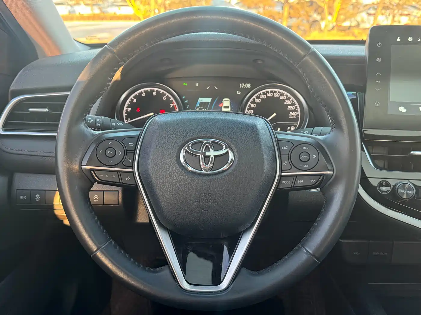 Toyota Camry 2021 2.0G Luxury Edition фото 12