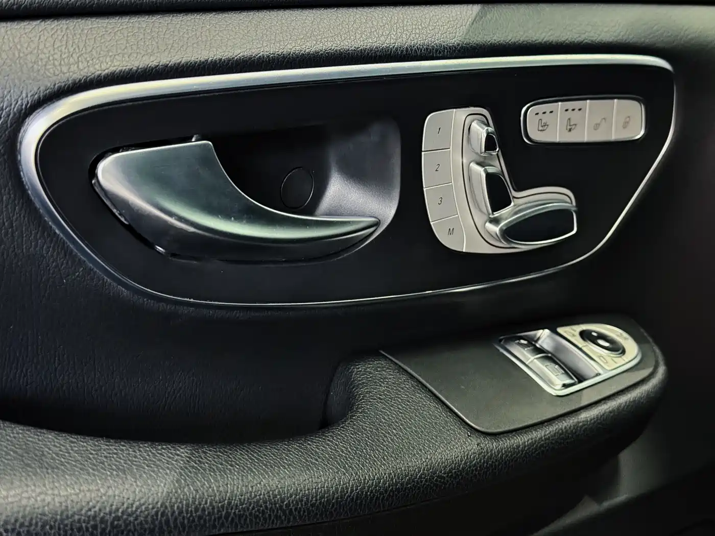 Mercedes-Benz V-Class 2022 V 260 Pilot Edition фото 9