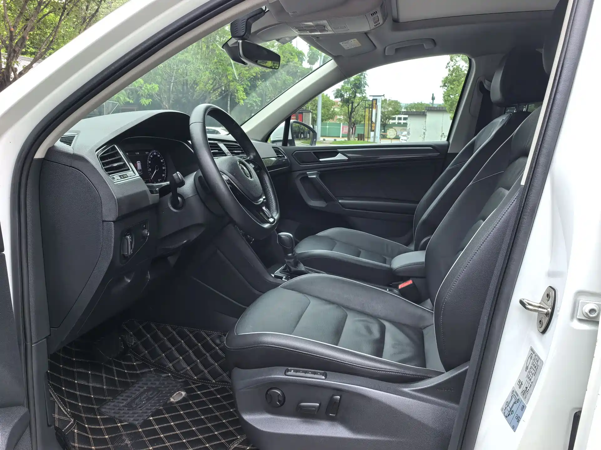 صورة 4 - Volkswagen Tiguan