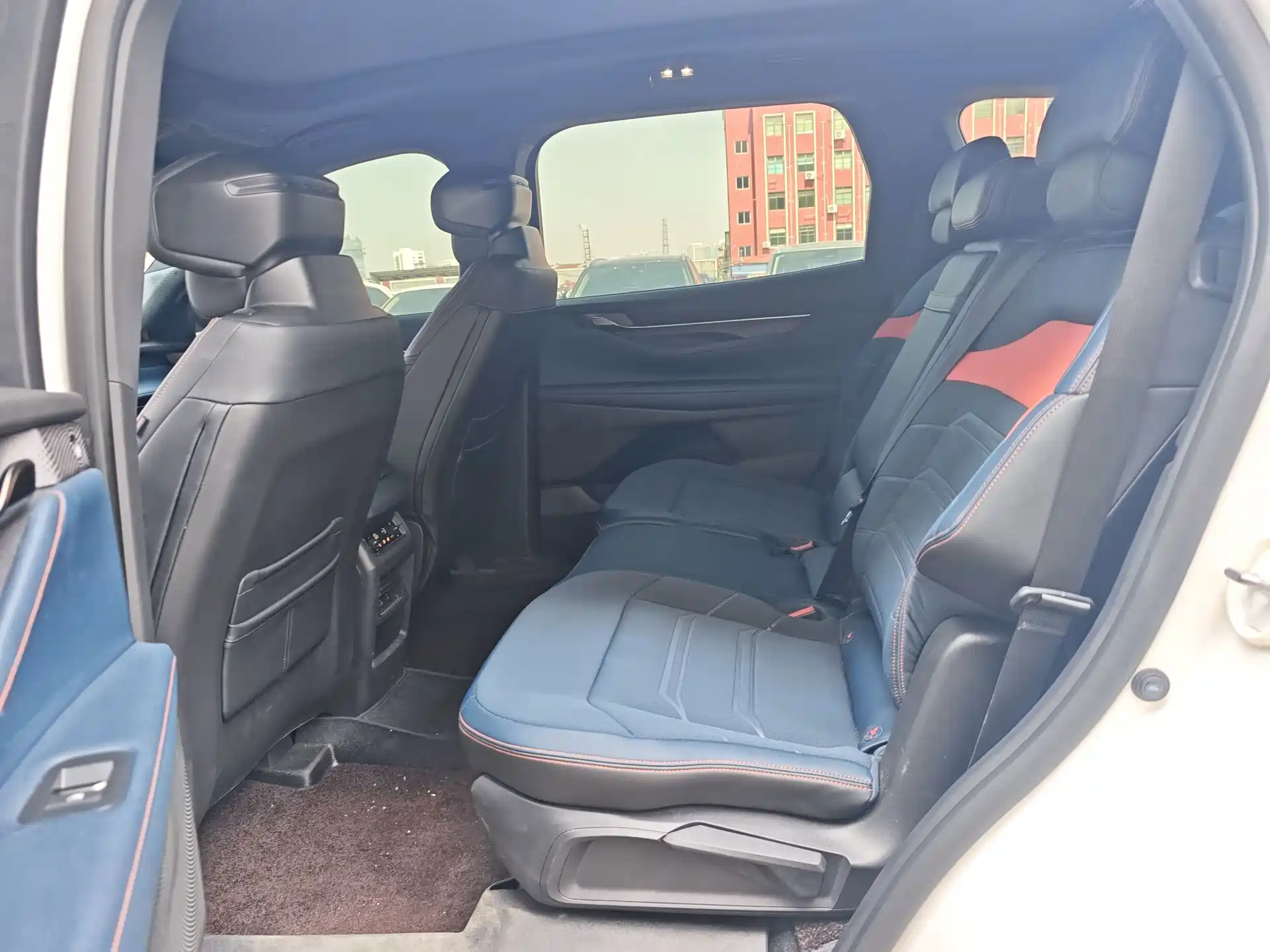 Фото 16 - Ford Edge