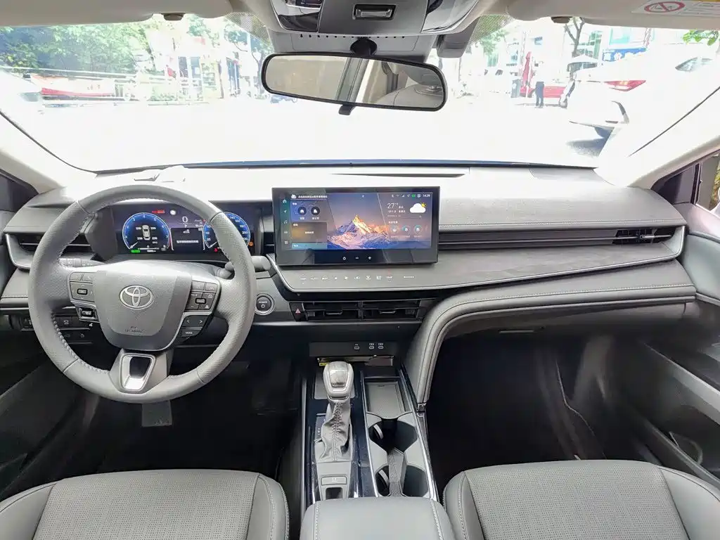 Photo 10 - Toyota Camry