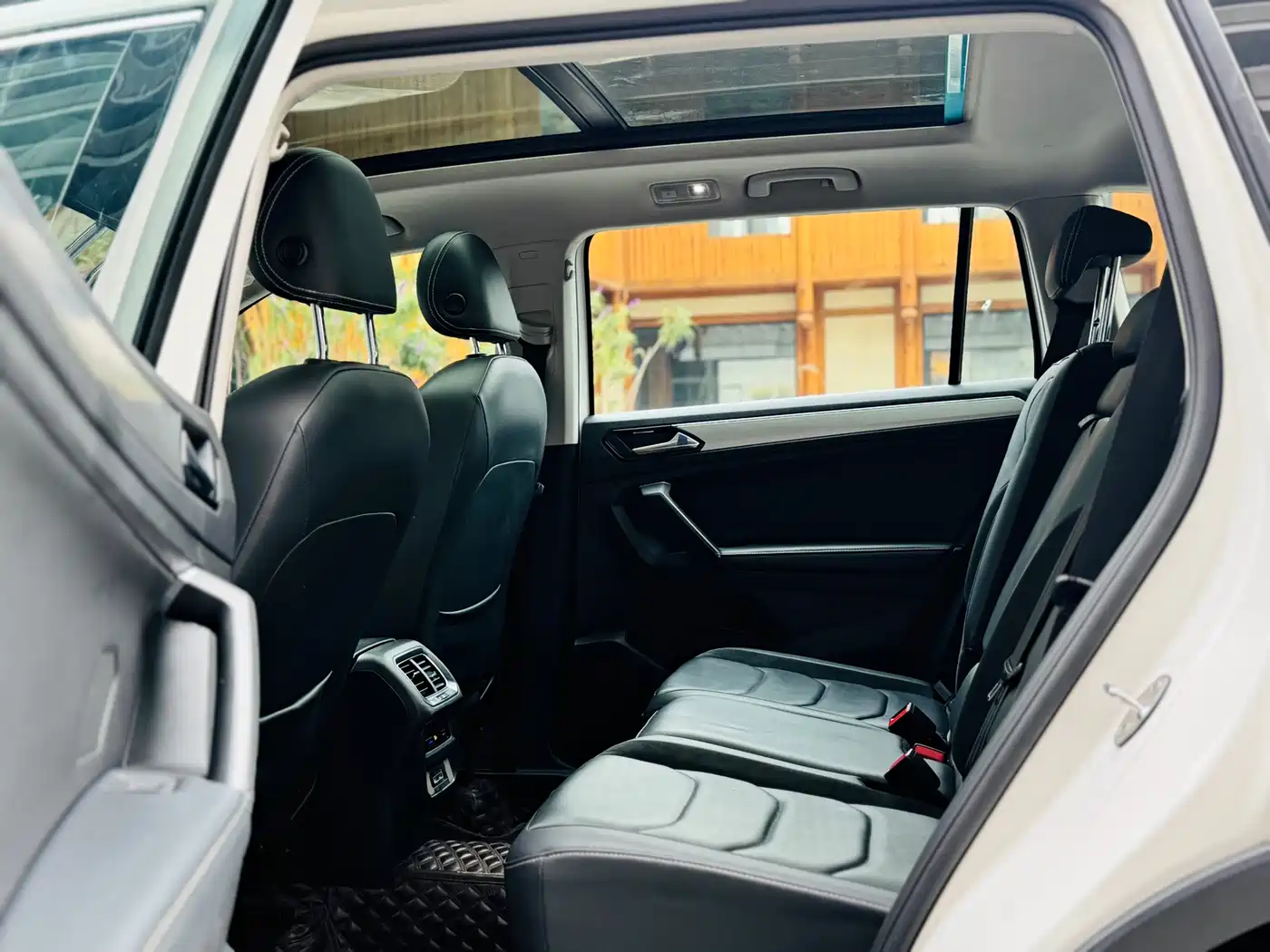Volkswagen Tiguan L 2017 330TSI Automatic 2WD Luxury Edition фото 12